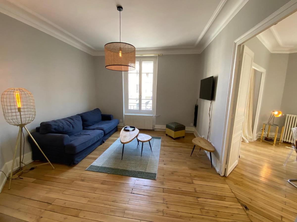 Grand Appartement De Caractere Au Coeur De Ville Moulins  Exterior photo