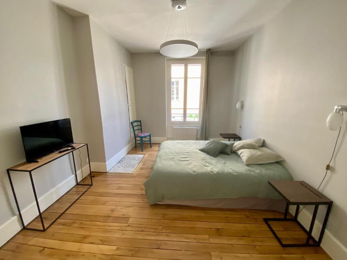 Grand Appartement De Caractere Au Coeur De Ville Moulins  Exterior photo